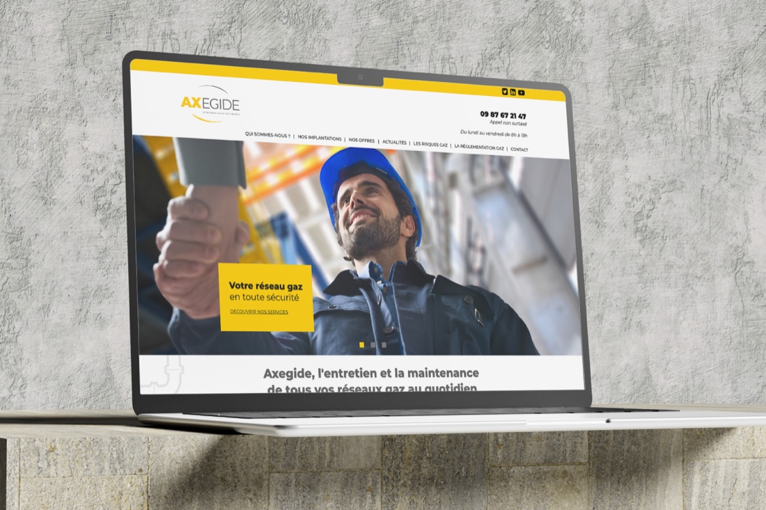 La page d'accueil du site Axegide affichée sur un ordinateur portable.
