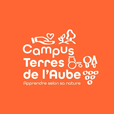 Le logo Campus Terres de l’Aube, « Apprendre selon sa nature », en blanc sur fond orange.