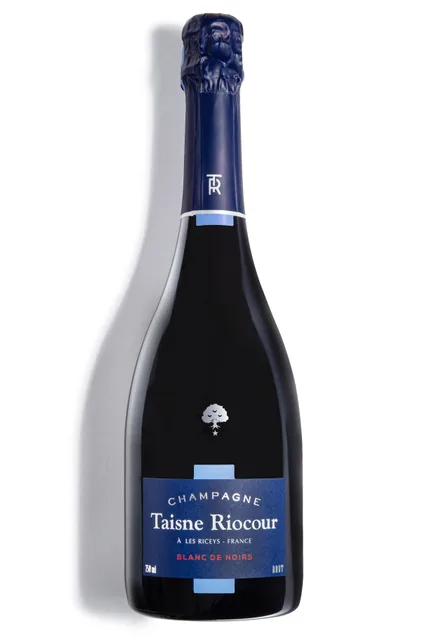 Une bouteille de Champagne Taisne-Riocour en packshot sur fond blanc.