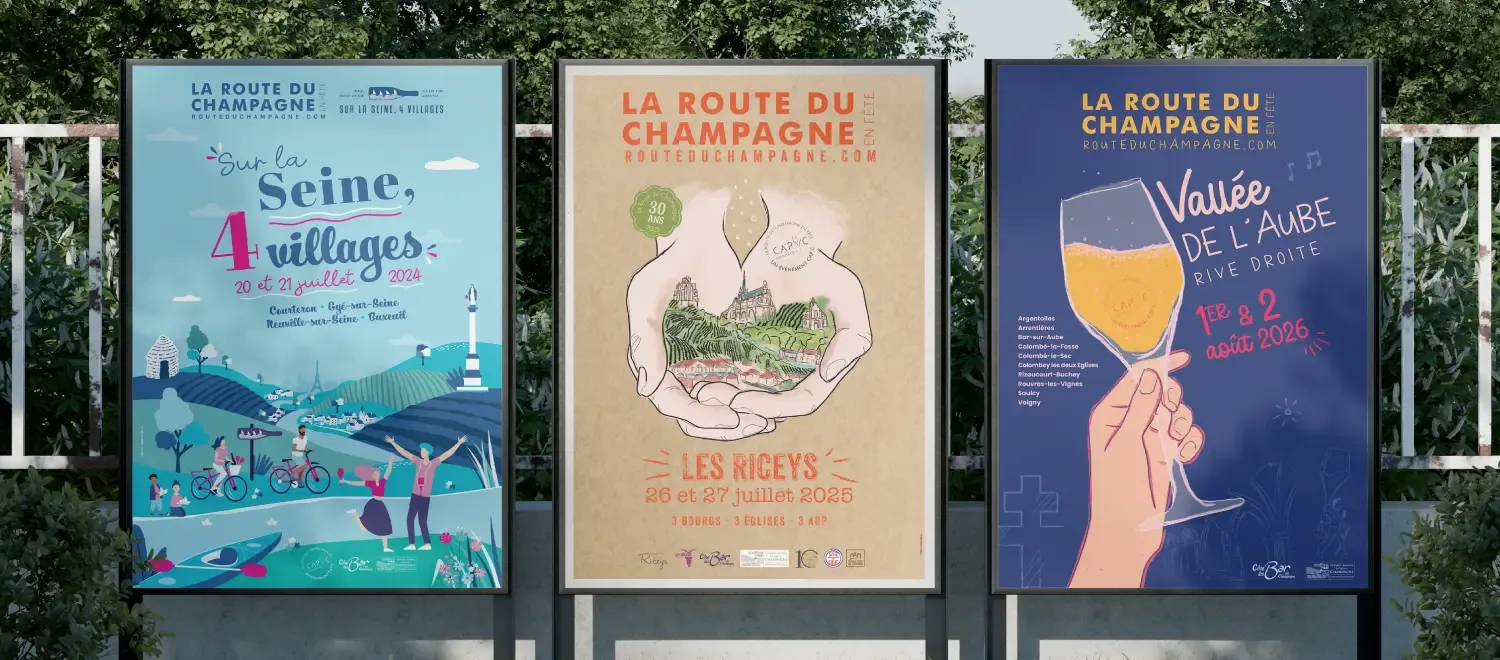Trois affiches de La Route du Champagne en fête exposées côte à côte sur des panneaux d'affichage.